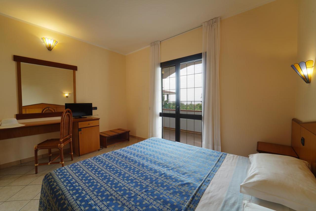 Villaggio Torre Ruffa Robinson Capo Vaticano Δωμάτιο φωτογραφία